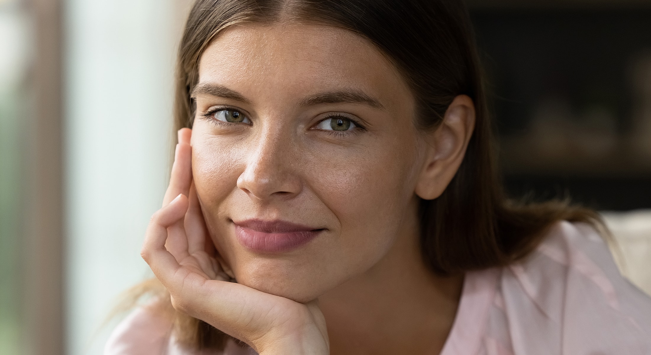 Portrait of a woman with elegant accessories.